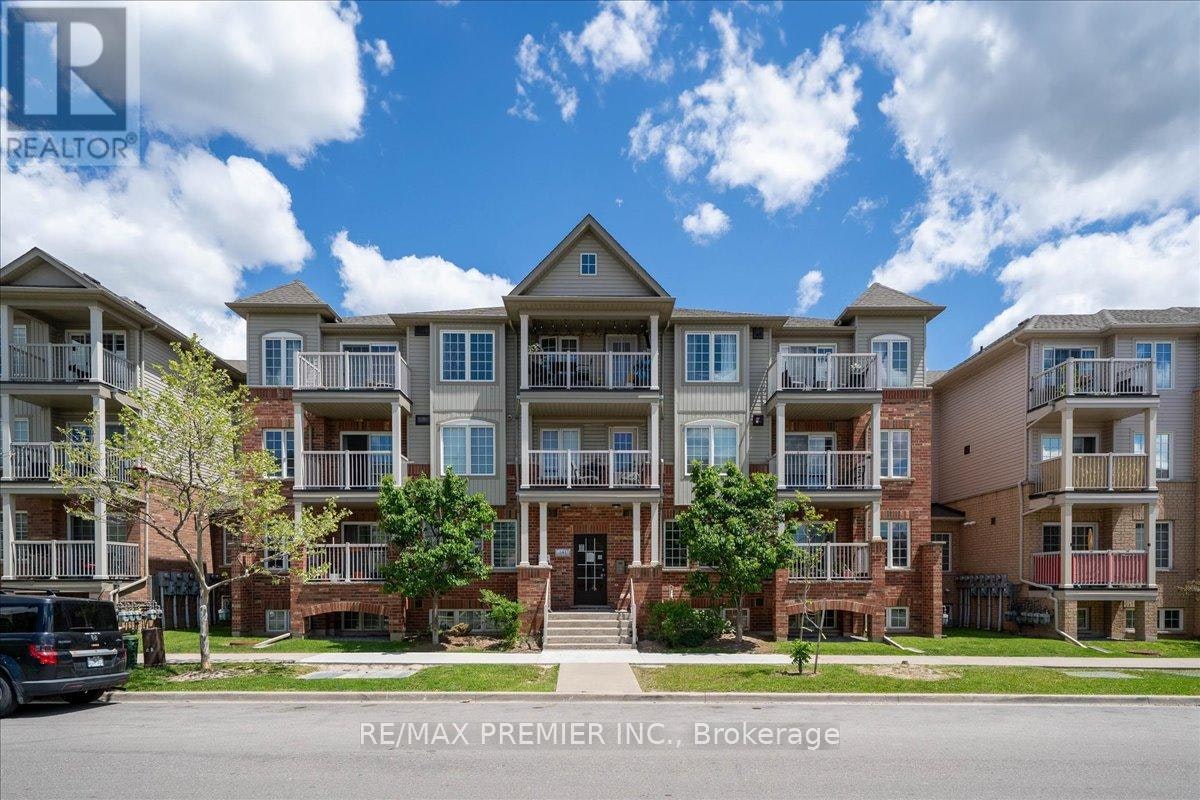 8-141 Isaac Devins Boulevard, Toronto, ON, M9M 0C4
