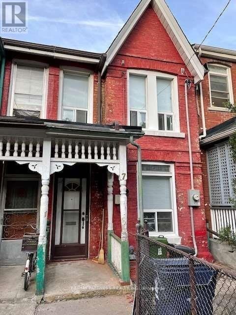 7 Henry Street, Toronto, ON, M5T 1W9