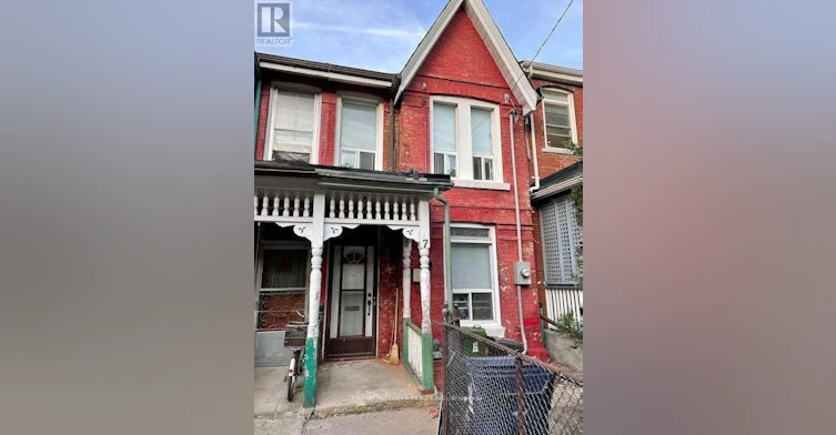 7 Henry Street, Toronto, ON, M5T 1W9
