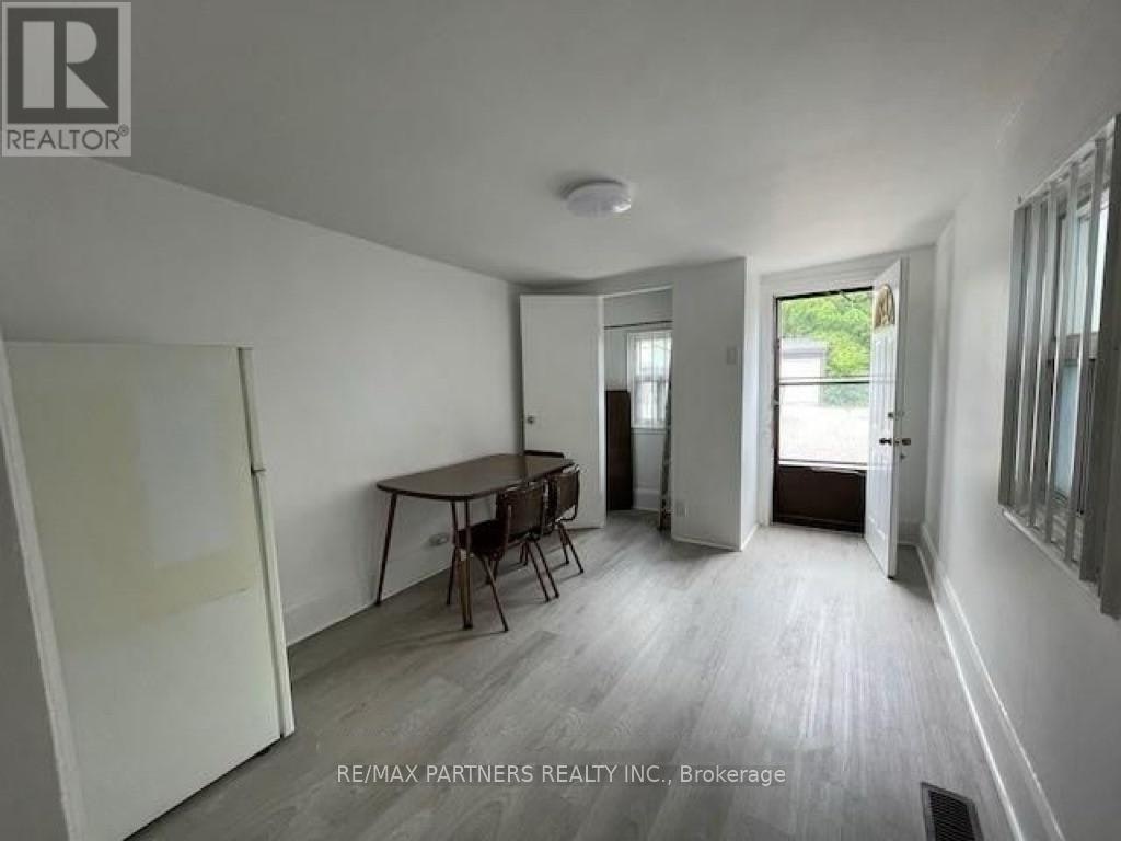 7 Henry Street, Toronto, ON, M5T 1W9 - 4