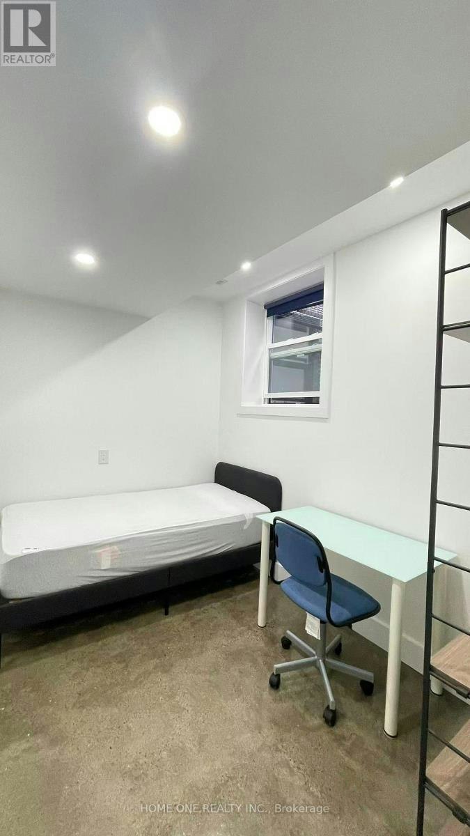 B03-35 Denison Avenue, Toronto, ON, M5T 2M6 - 4