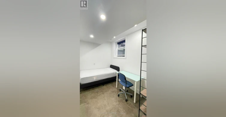 B03-35 Denison Avenue, Toronto, ON, M5T 2M6 - 4