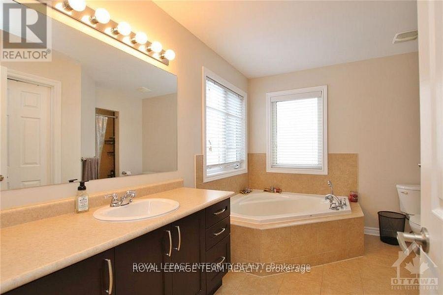 2799 Grand Canal Street, Ottawa, ON, K2J 0T2 - 16