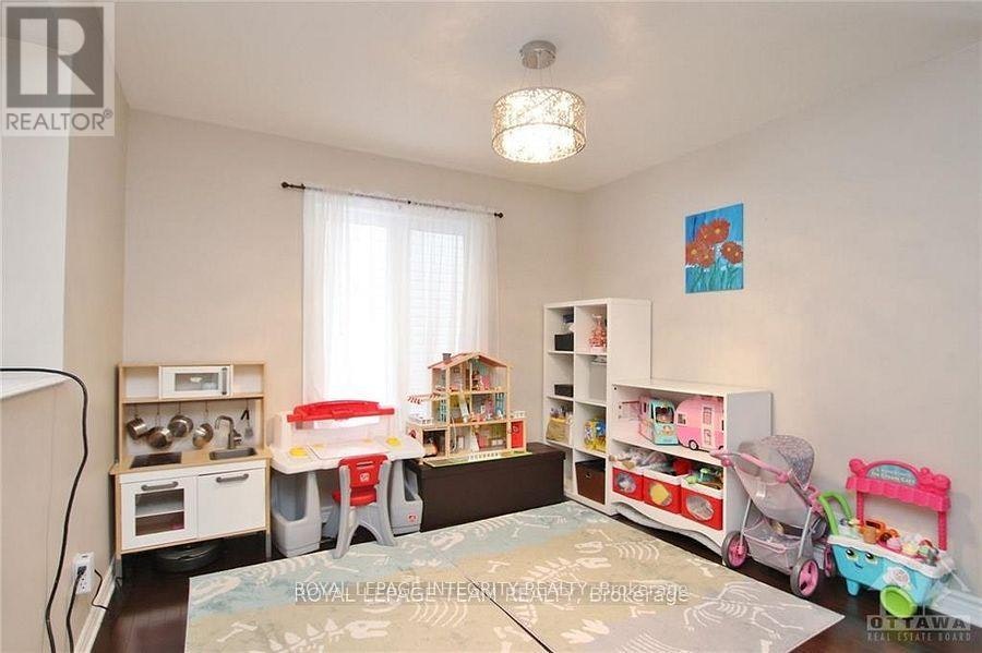 2799 Grand Canal Street, Ottawa, ON, K2J 0T2 - 4