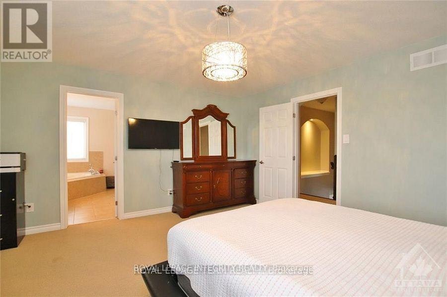 2799 Grand Canal Street, Ottawa, ON, K2J 0T2 - 15