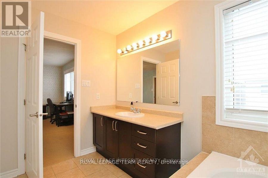 2799 Grand Canal Street, Ottawa, ON, K2J 0T2 - 17