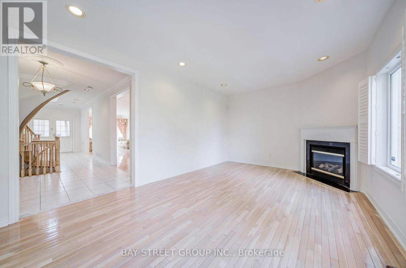 13 Pembrooke Road, Markham, ON, L6C 2L2 - 13