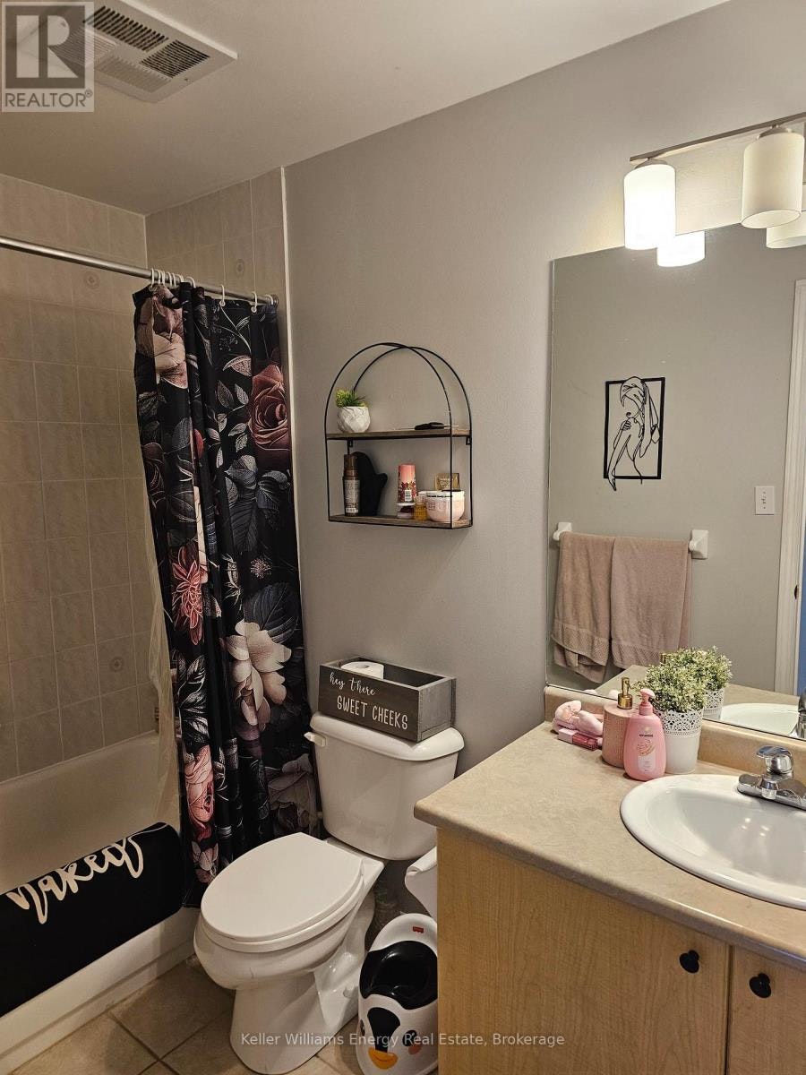 306-106 Aspen Springs Drive, Clarington, ON, L1C 5N7 - 4