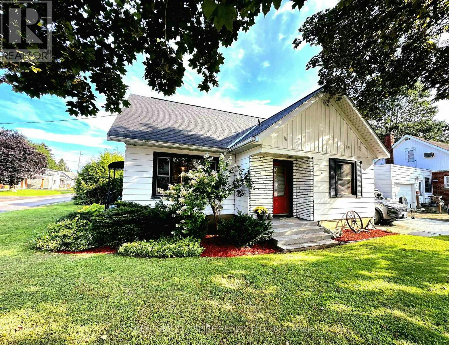 621 Bruham Avenue, Laurentian Valley, ON, K8A 4Z6