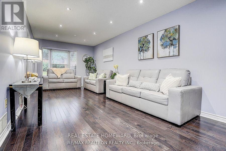 51 Steepleview Crescent, Richmond Hill, ON, L4C 9R3 - 2