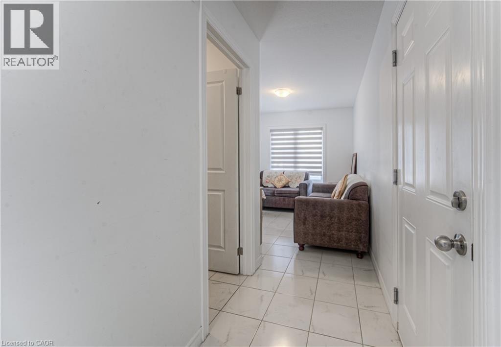 513 Woodlea Court, Kitchener, ON, N2R 1R7 - 5