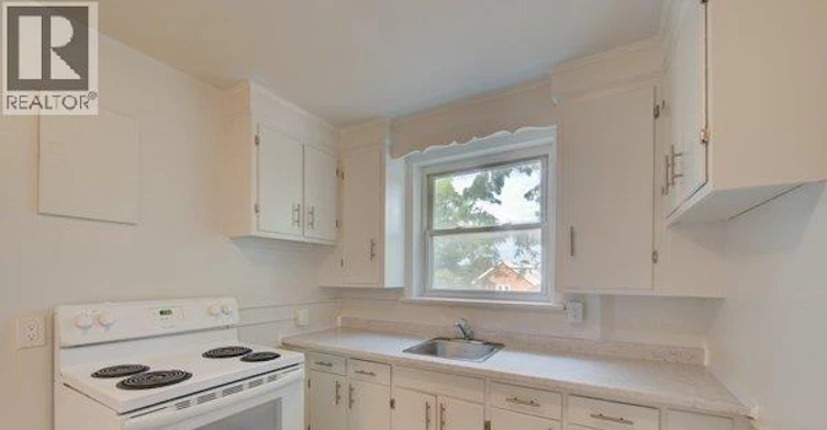 141 Chapel Street, Kitchener, ON, N2H 2T6 - 7