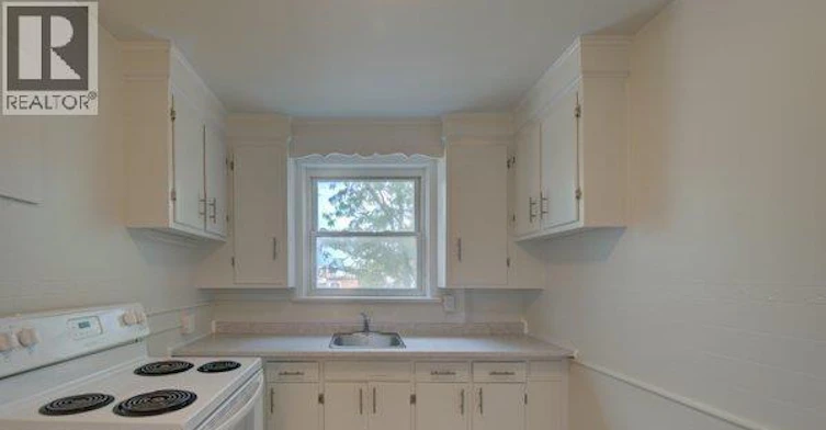 141 Chapel Street, Kitchener, ON, N2H 2T6 - 8