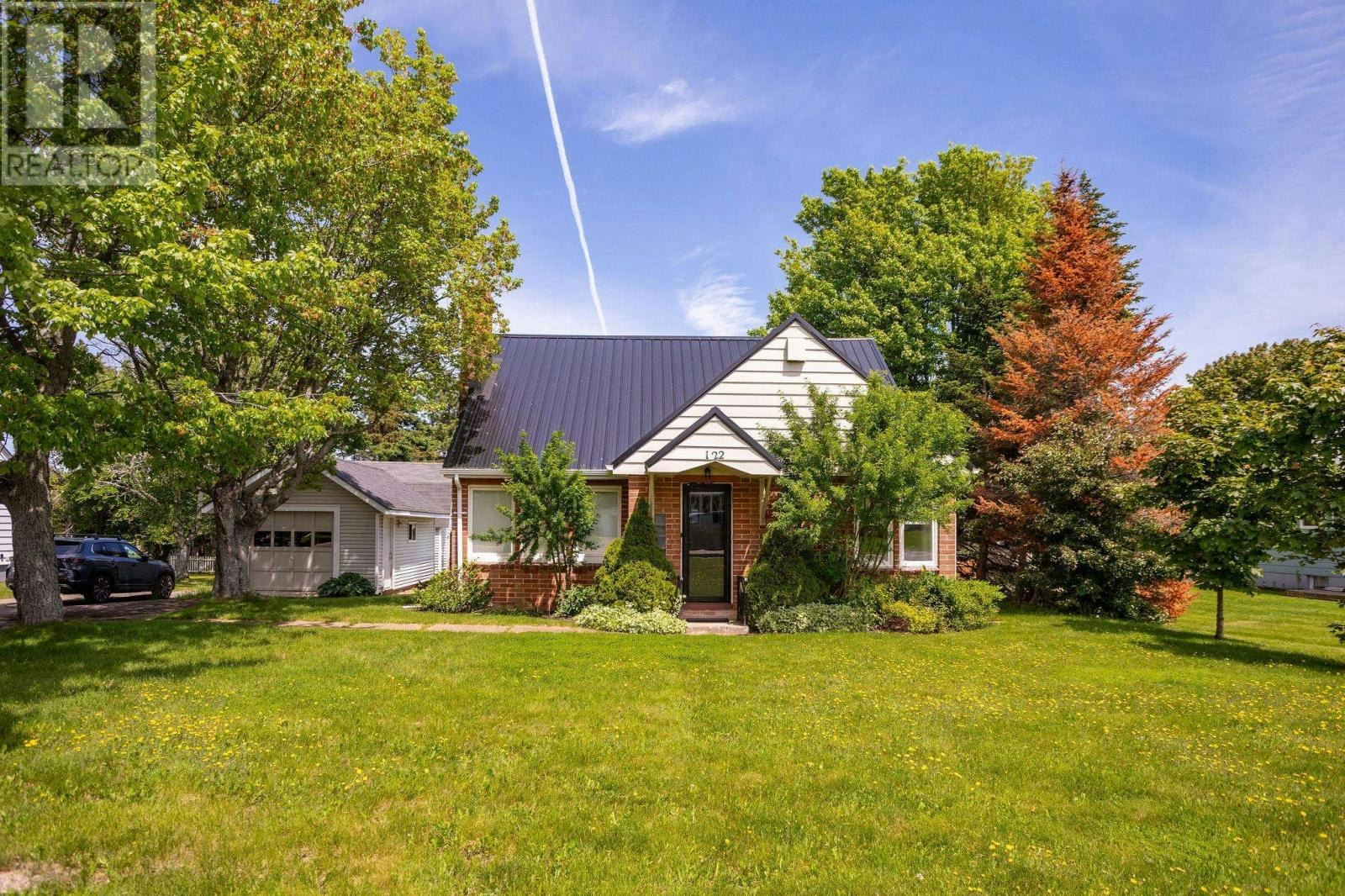 122 Brackley Point Road, Charlottetown, PE, C1A 6Y4