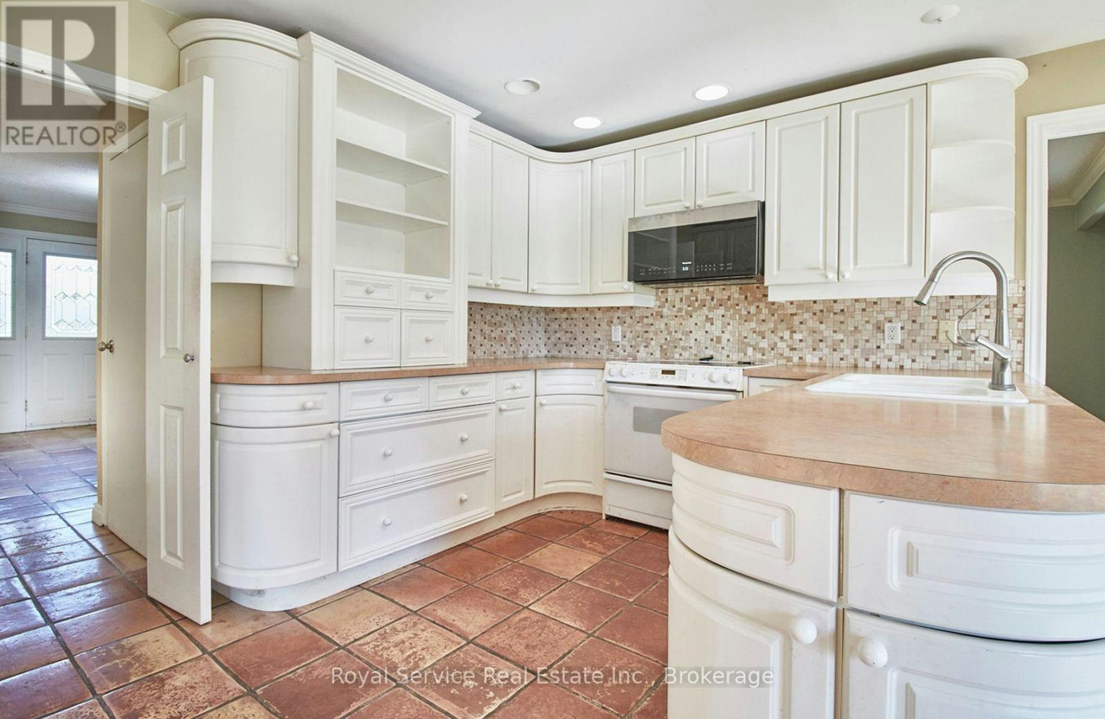 650 Lake Ridge Road, Whitby, ON, L1Z 1W9 - 8