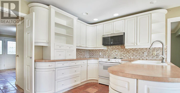 650 Lake Ridge Road, Whitby, ON, L1Z 1W9 - 8