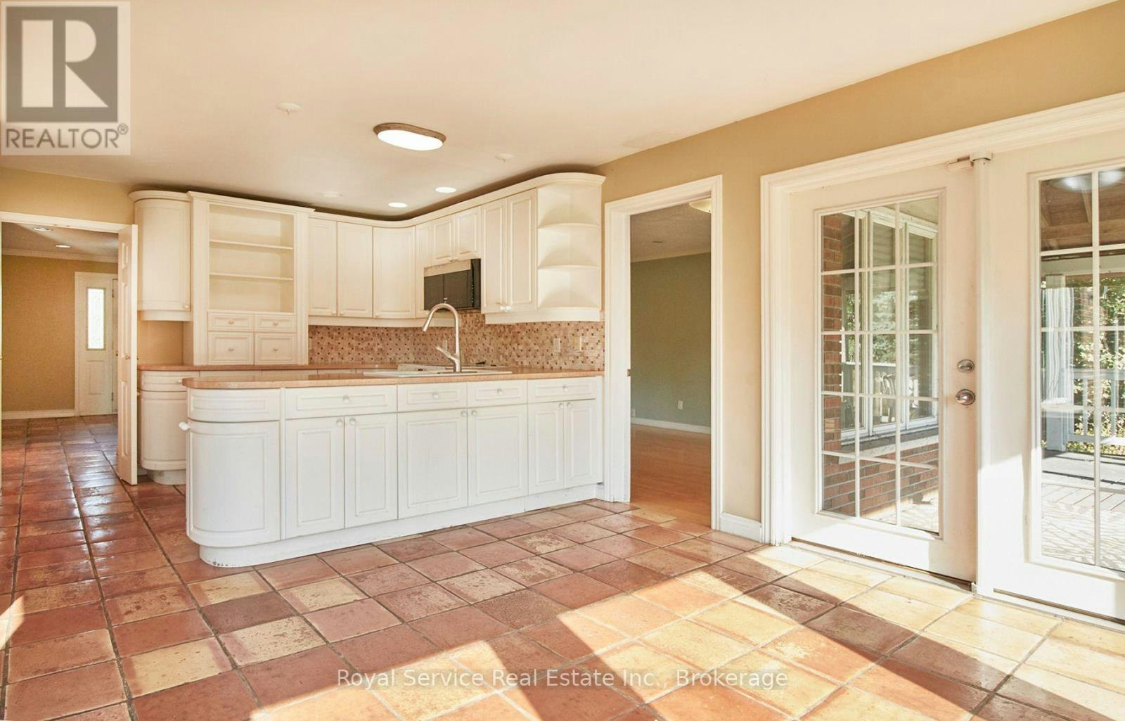 650 Lake Ridge Road, Whitby, ON, L1Z 1W9 - 10