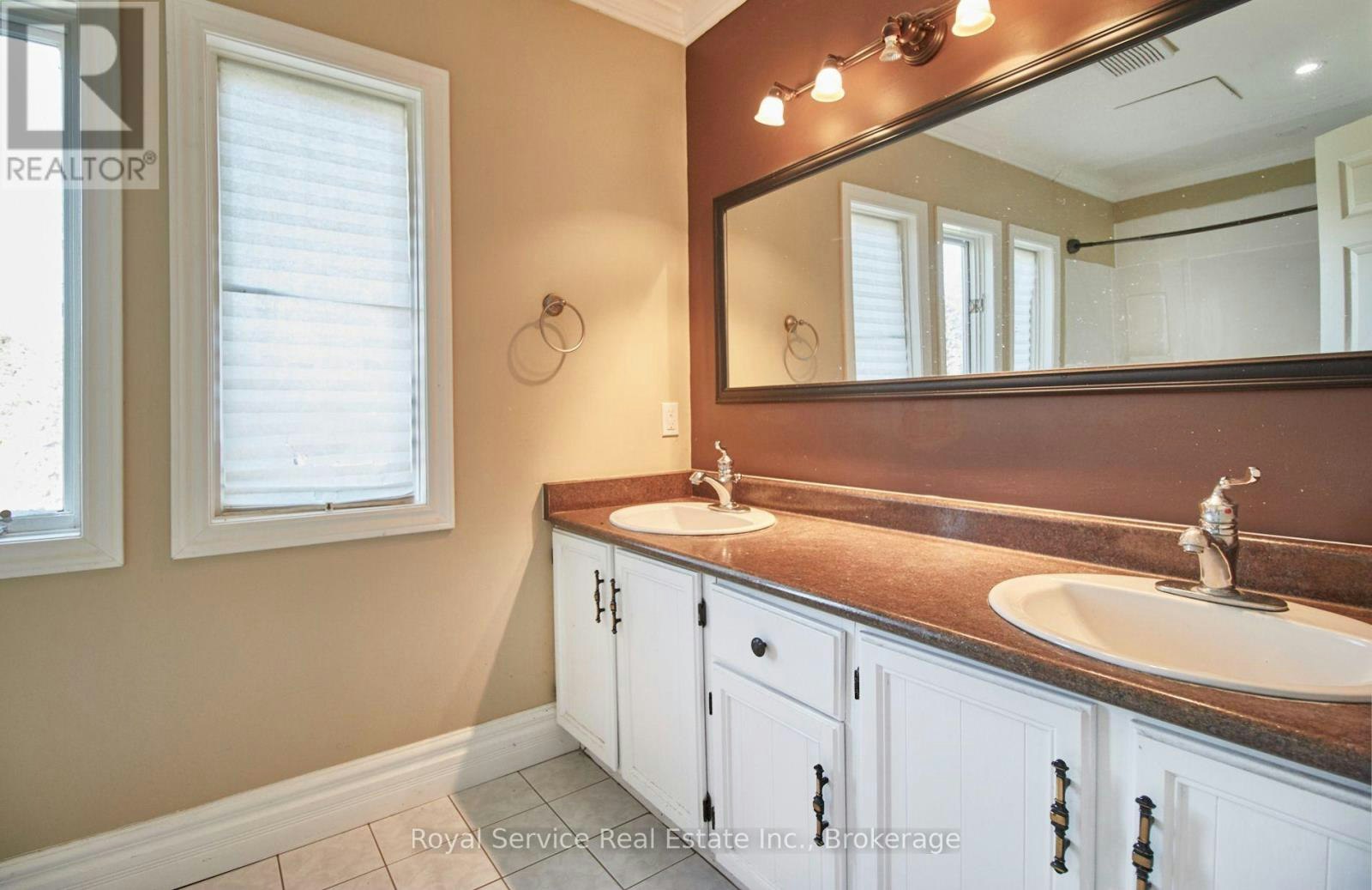 650 Lake Ridge Road, Whitby, ON, L1Z 1W9 - 18