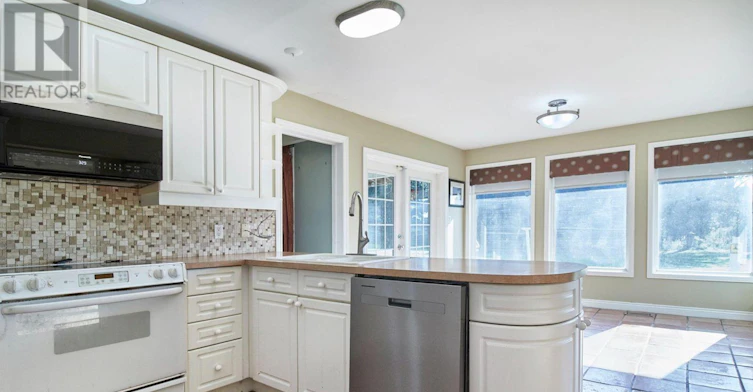 650 Lake Ridge Road, Whitby, ON, L1Z 1W9 - 9