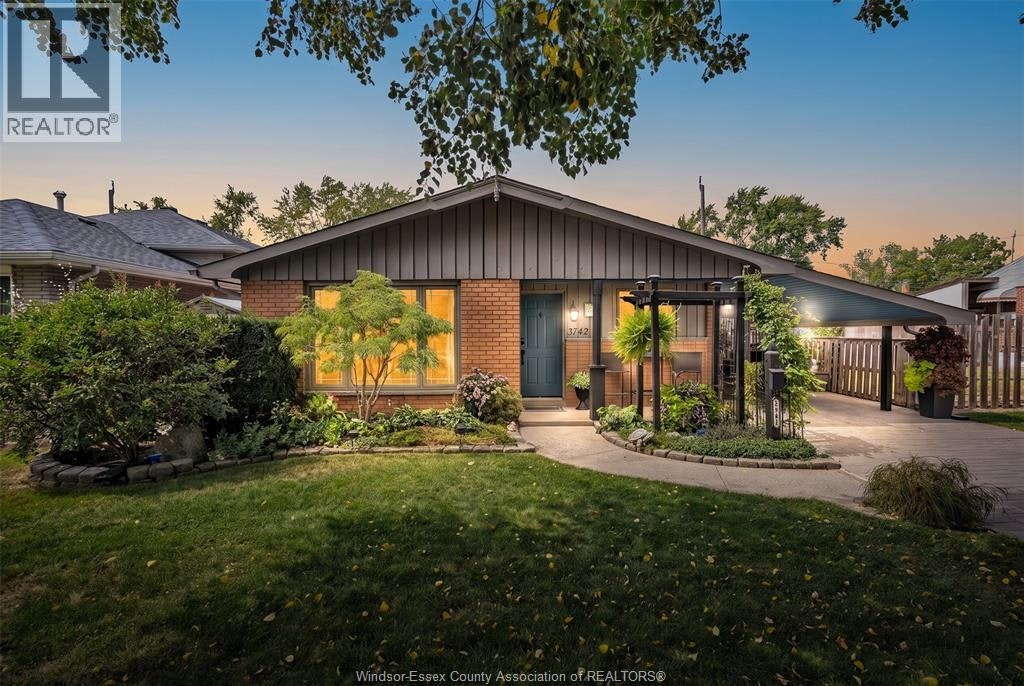 3742 Myrtle Avenue, Windsor, ON, N8W 5W1