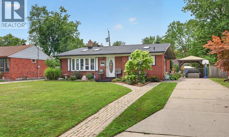 3571 Roxborough