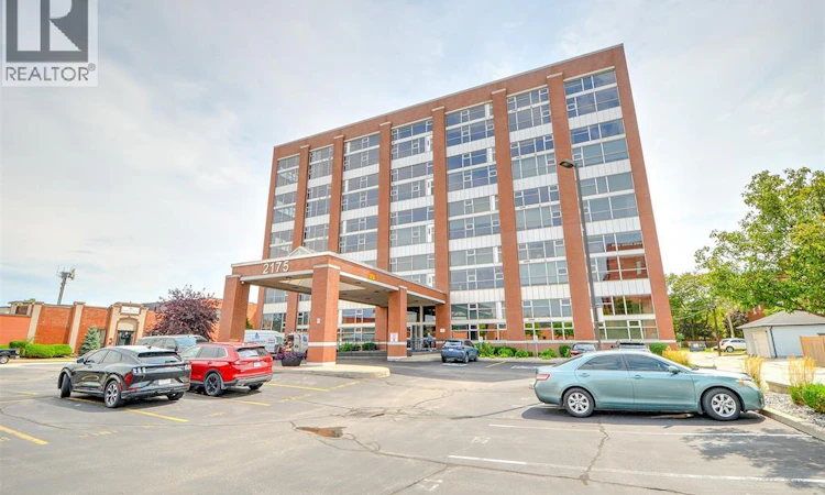 105-2175 Wyandotte Street East
