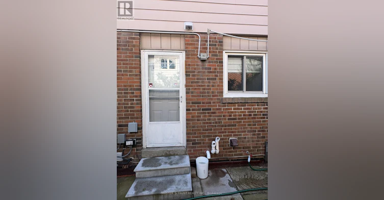 27 Hornshill Drive, Toronto, ON, M1S 3J3 - 2