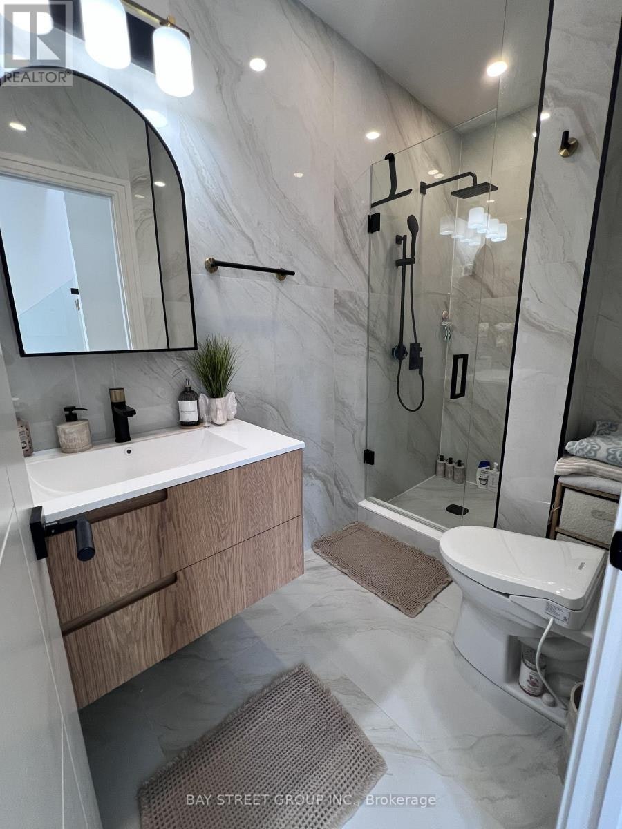 51 Batavia Avenue, Toronto, ON, M6N 4A1 - 4