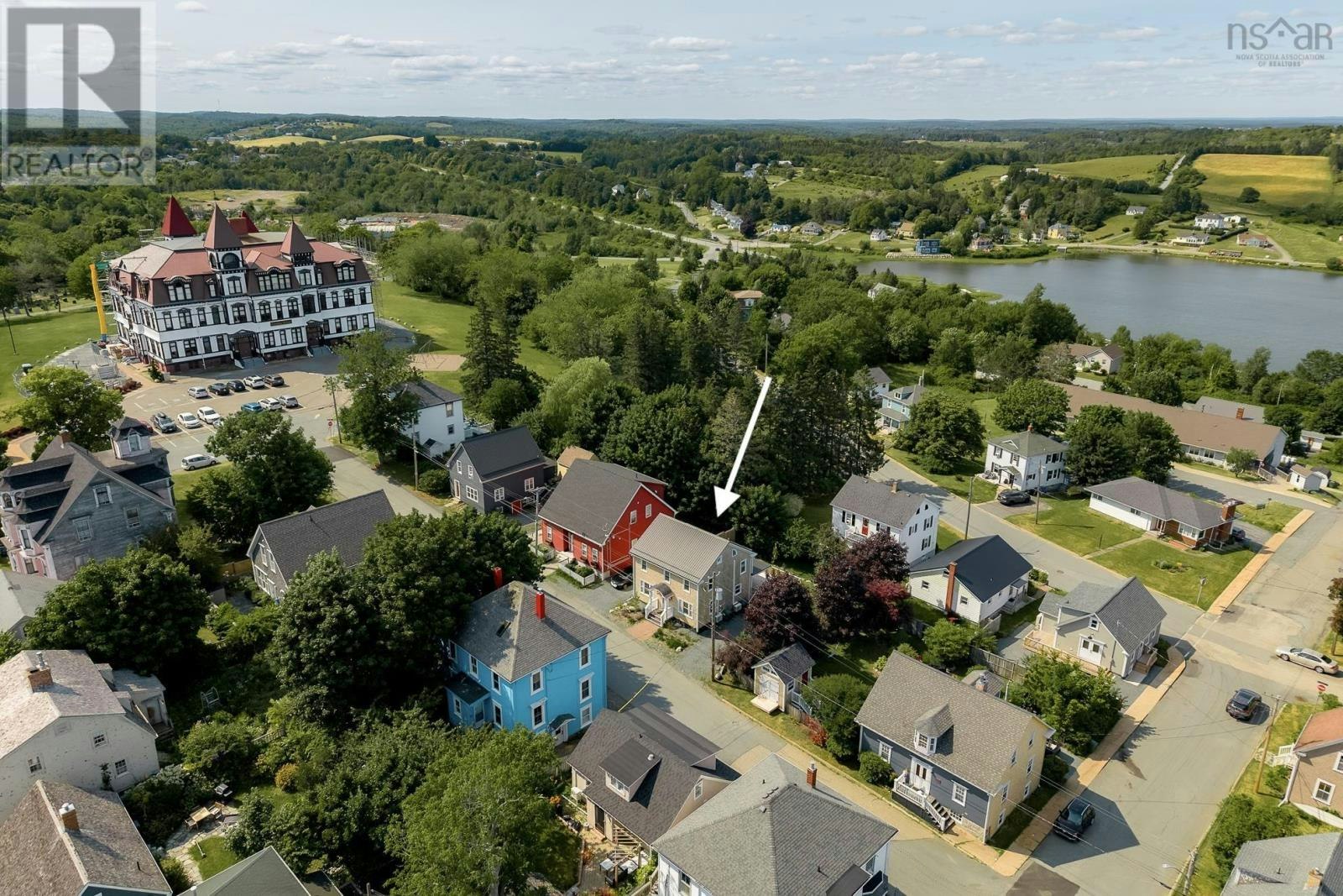55 Lawrence Street, Lunenburg, NS, B0J 2C0