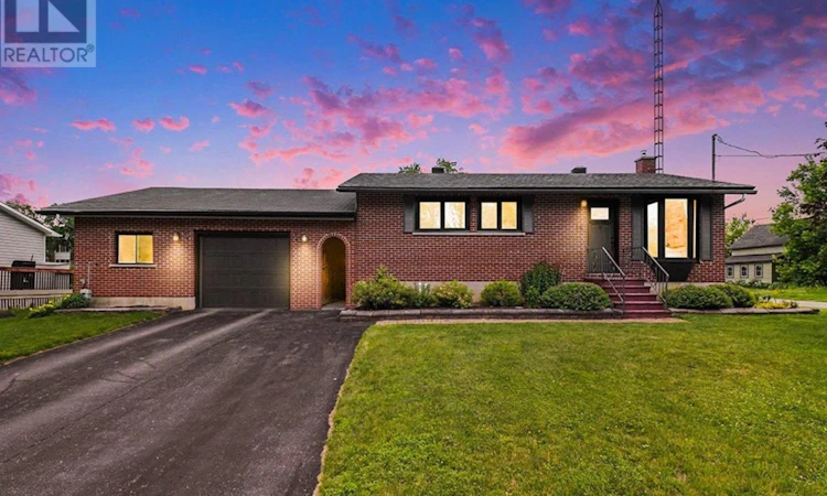 14 Baynes Street
