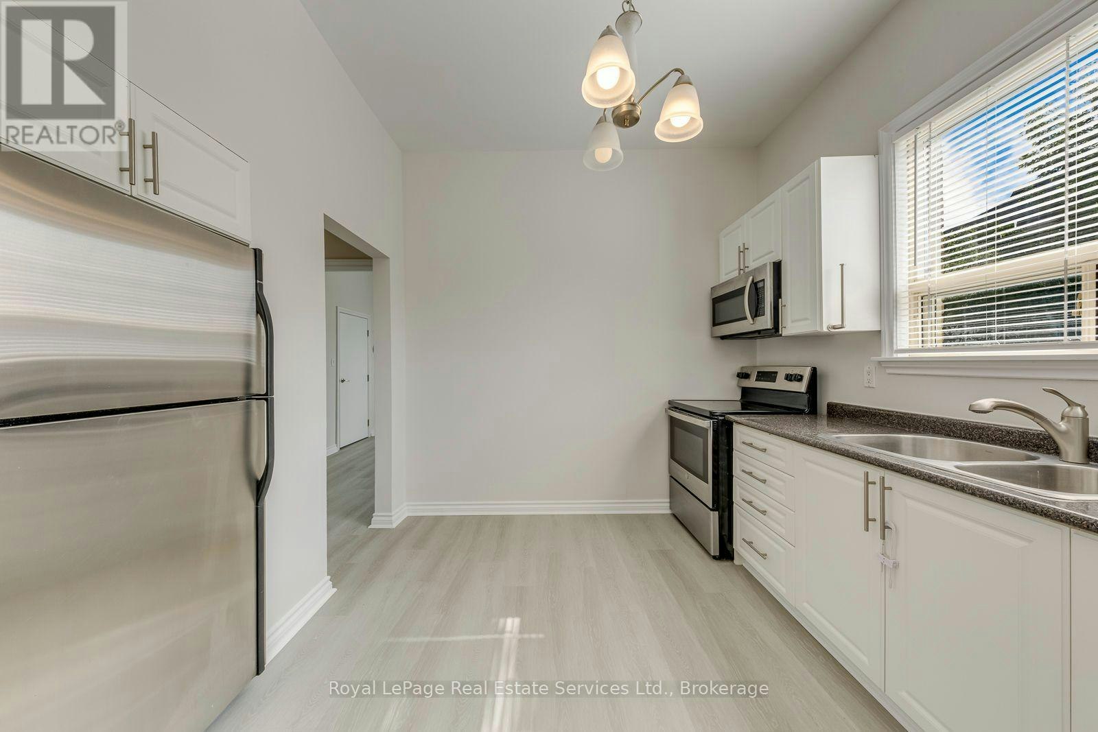 21 Centre Street S, Brampton, ON, L6W 2X7 - 9