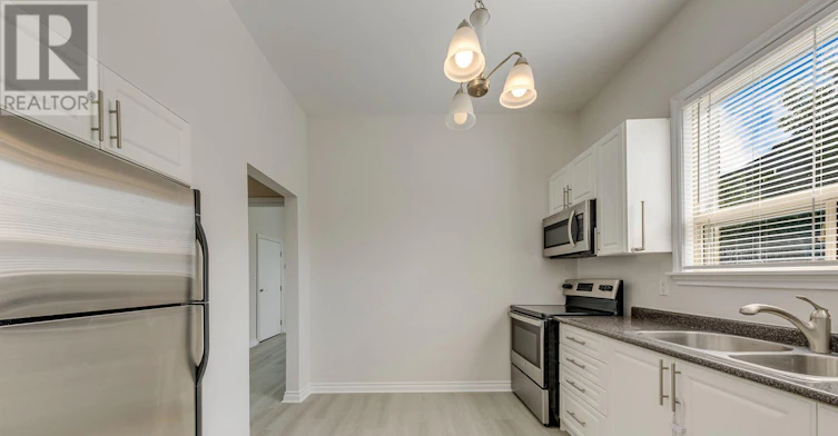 21 Centre Street S, Brampton, ON, L6W 2X7 - 9