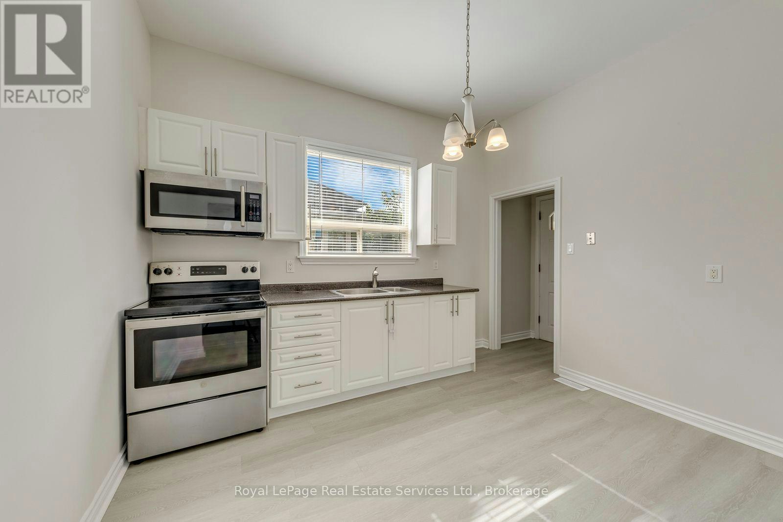 21 Centre Street S, Brampton, ON, L6W 2X7 - 8