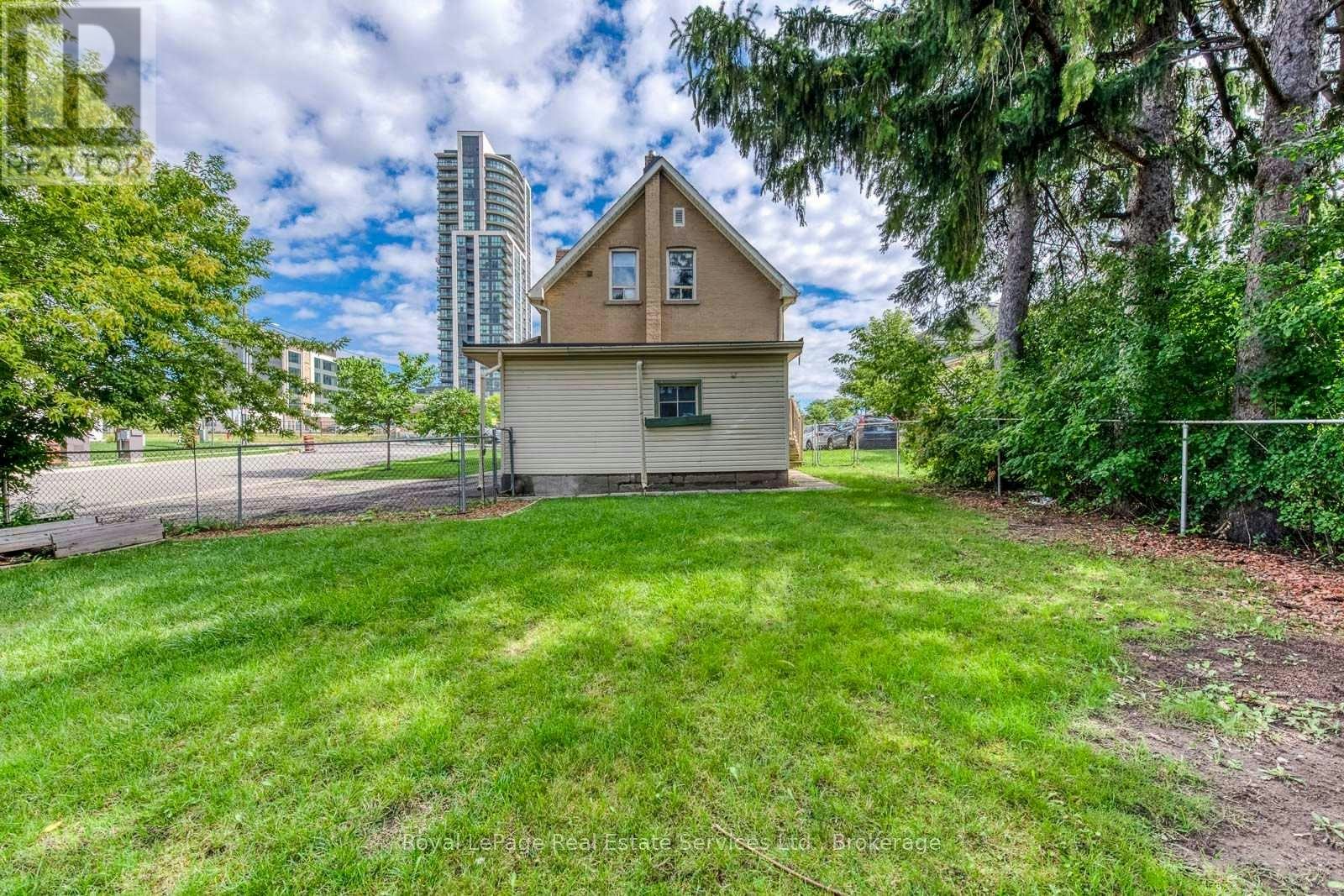 21 Centre Street S, Brampton, ON, L6W 2X7 - 25