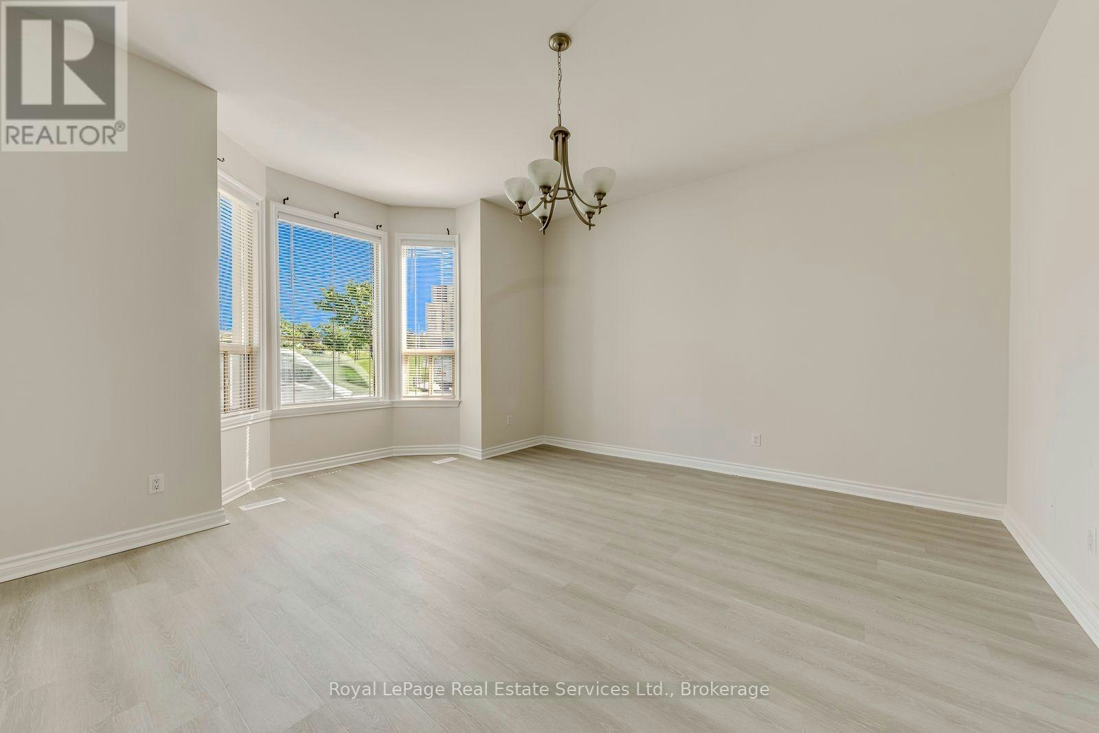 21 Centre Street S, Brampton, ON, L6W 2X7 - 7