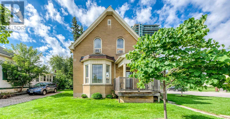 21 Centre Street S, Brampton, ON, L6W 2X7