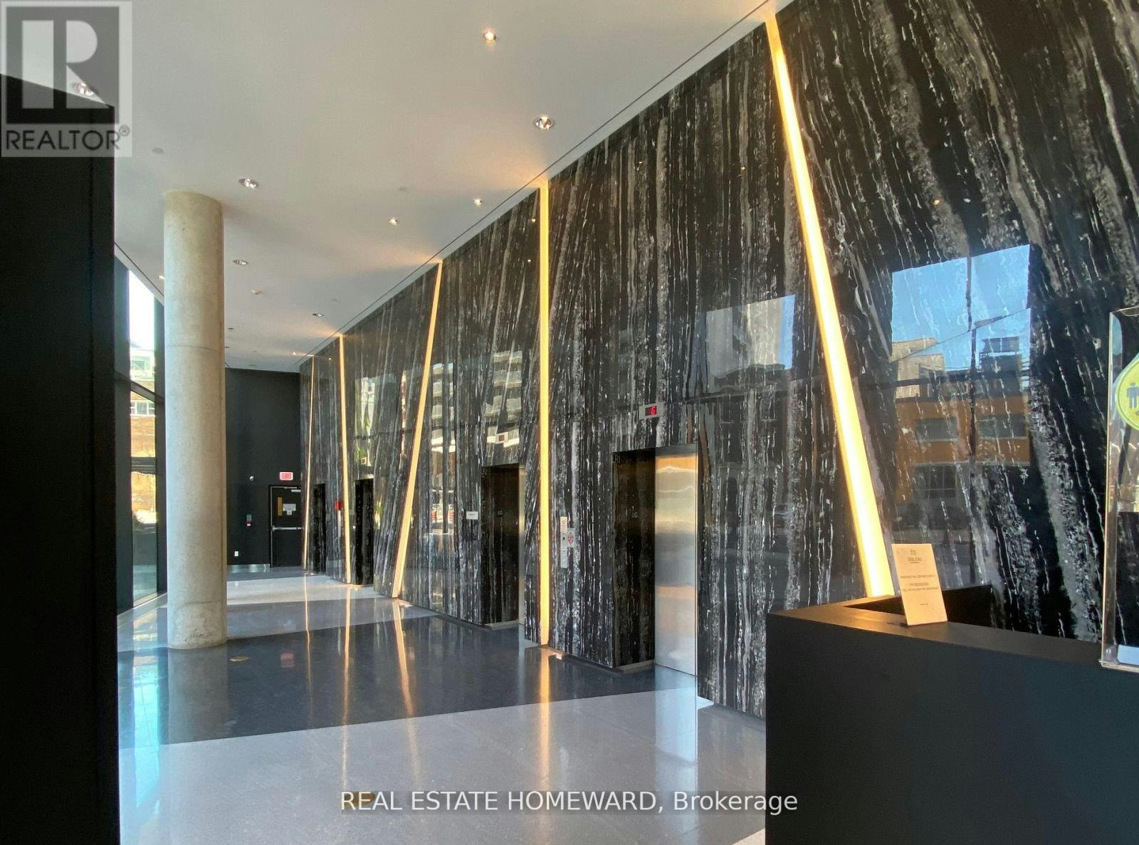 1901-125 Peter Street, Toronto, ON, M5V 0M2 - 2