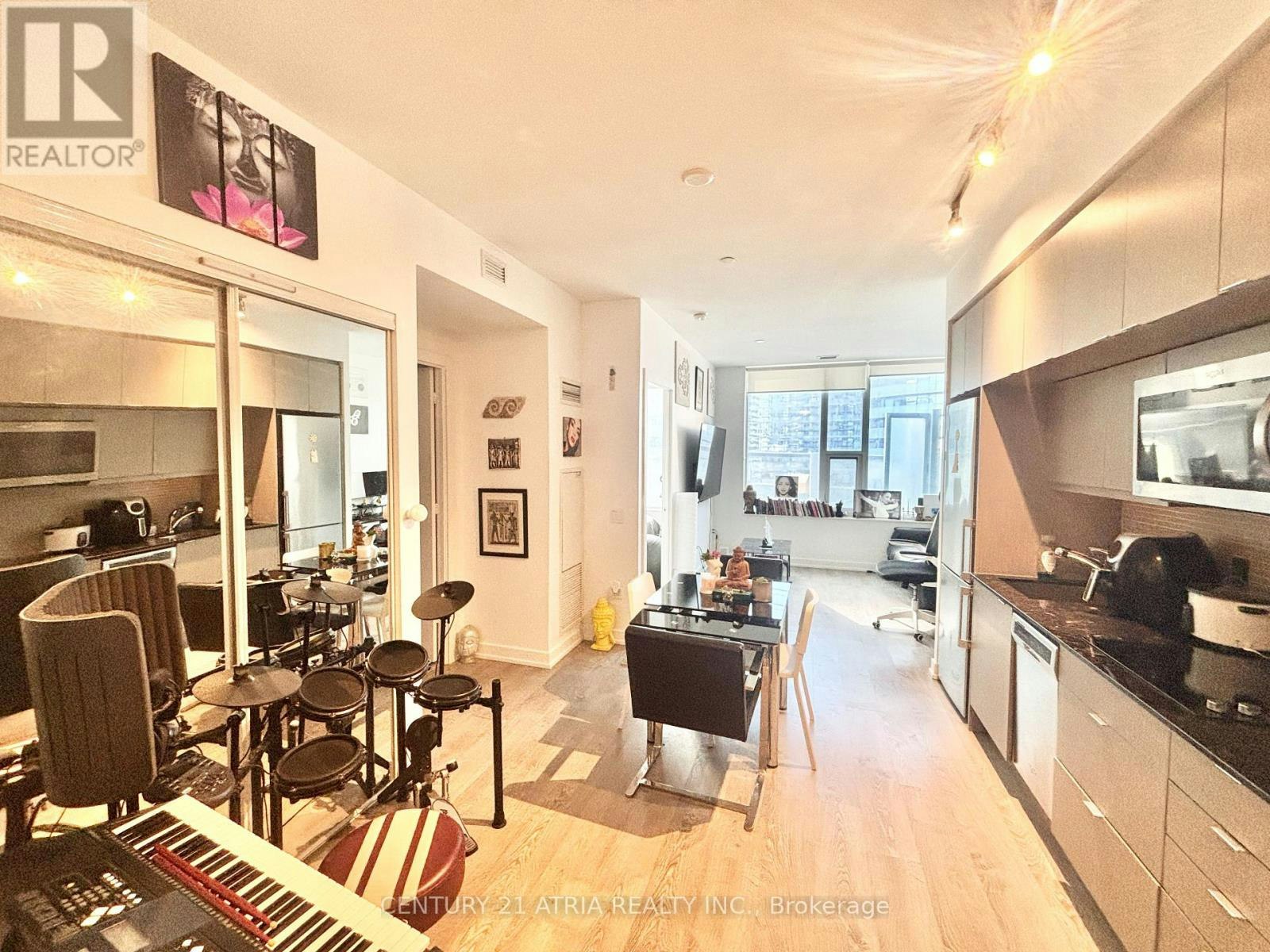 802-10 York Street, Toronto, ON, M5J 0E1