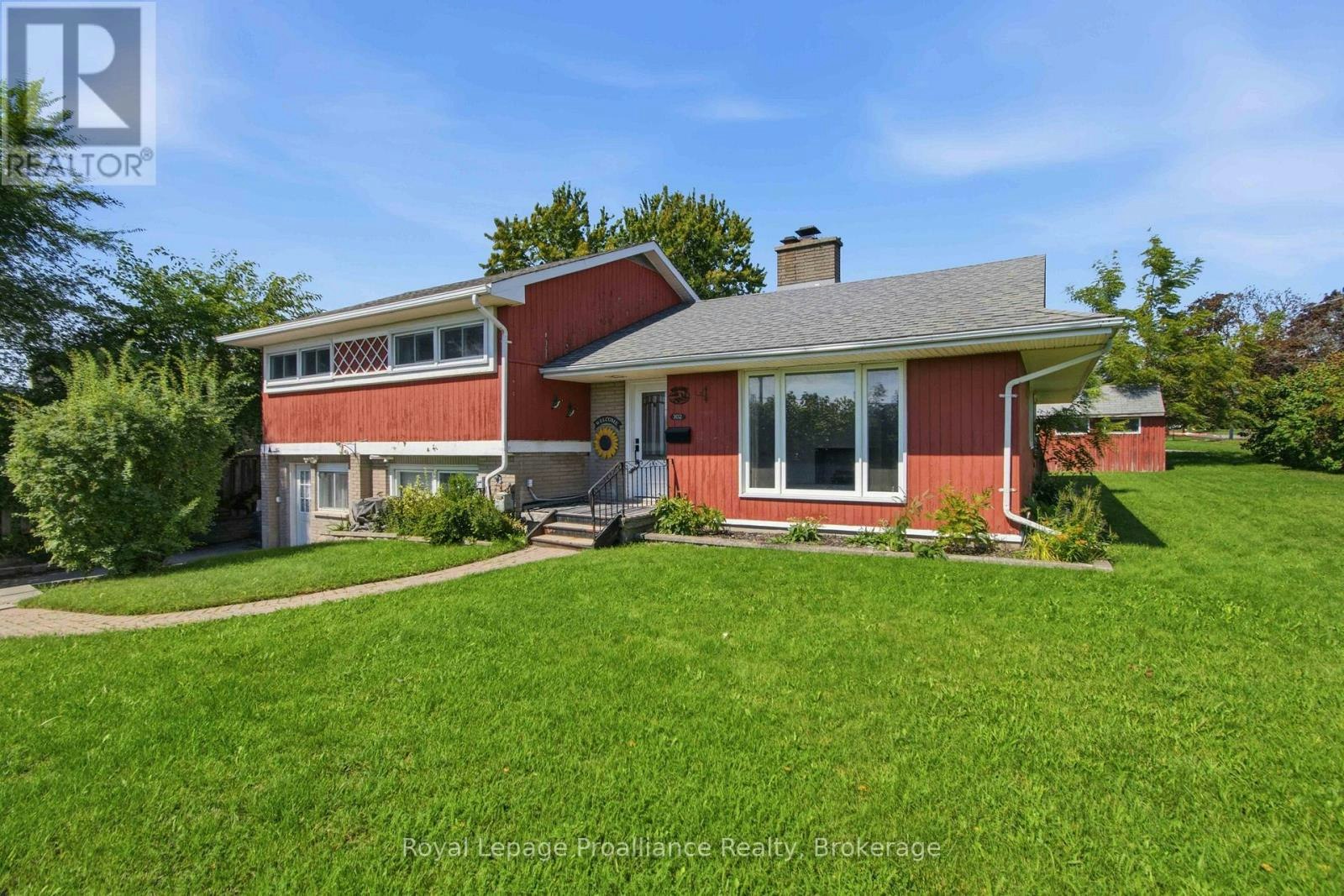 302 King Street, Quinte West, ON, K8V 3X5