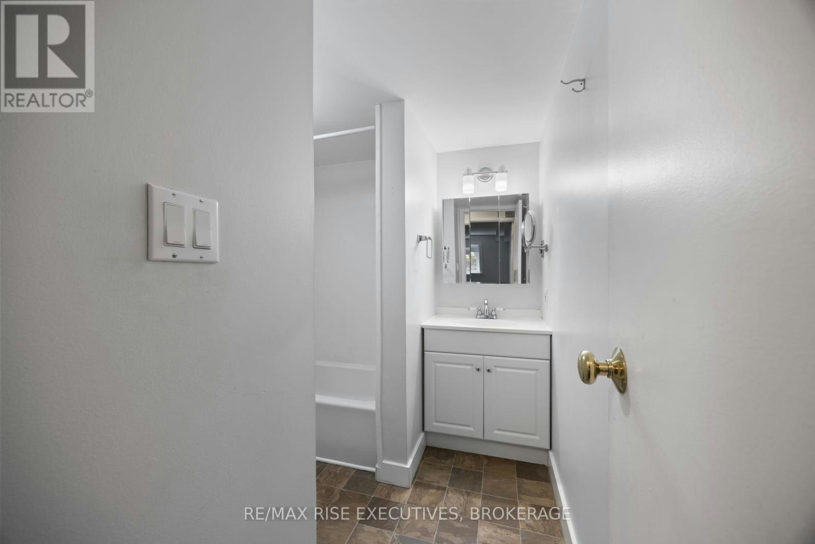 118-580 Armstrong Road, Kingston, ON, K7M 8M3 - 30