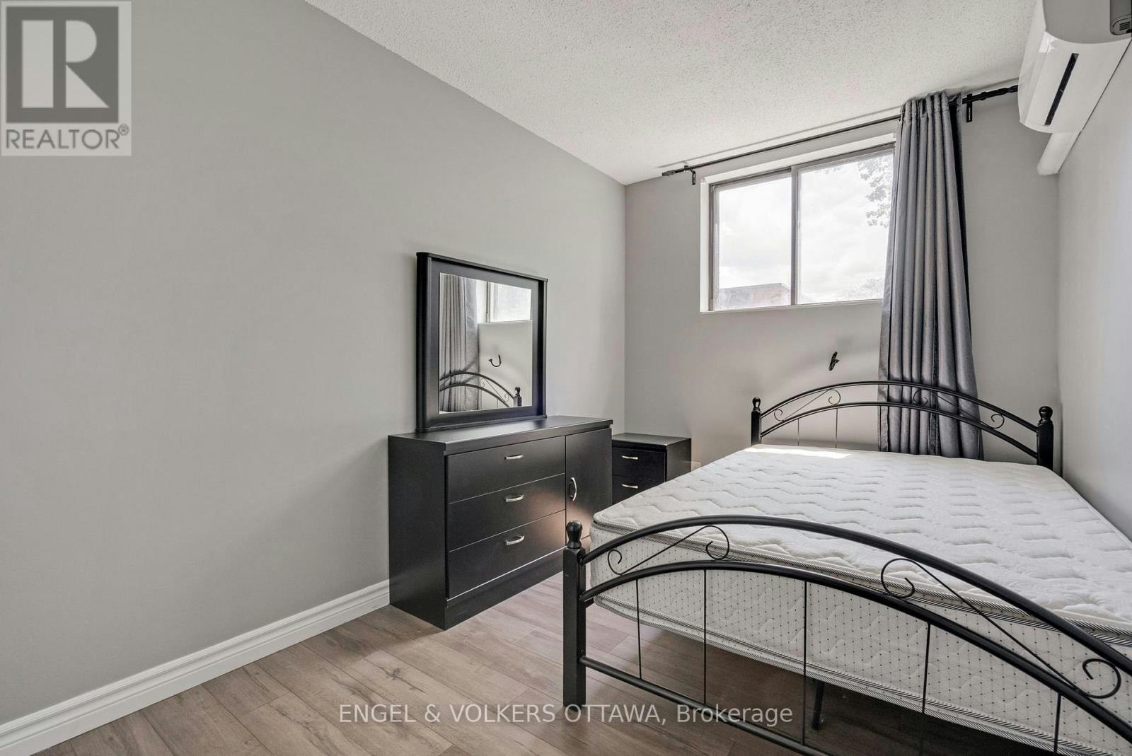 A-472 Rideau Street, Ottawa, ON, K1N 5Z4 - 4