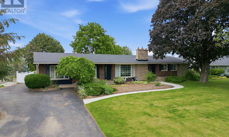 1042 Lakeshore Road W