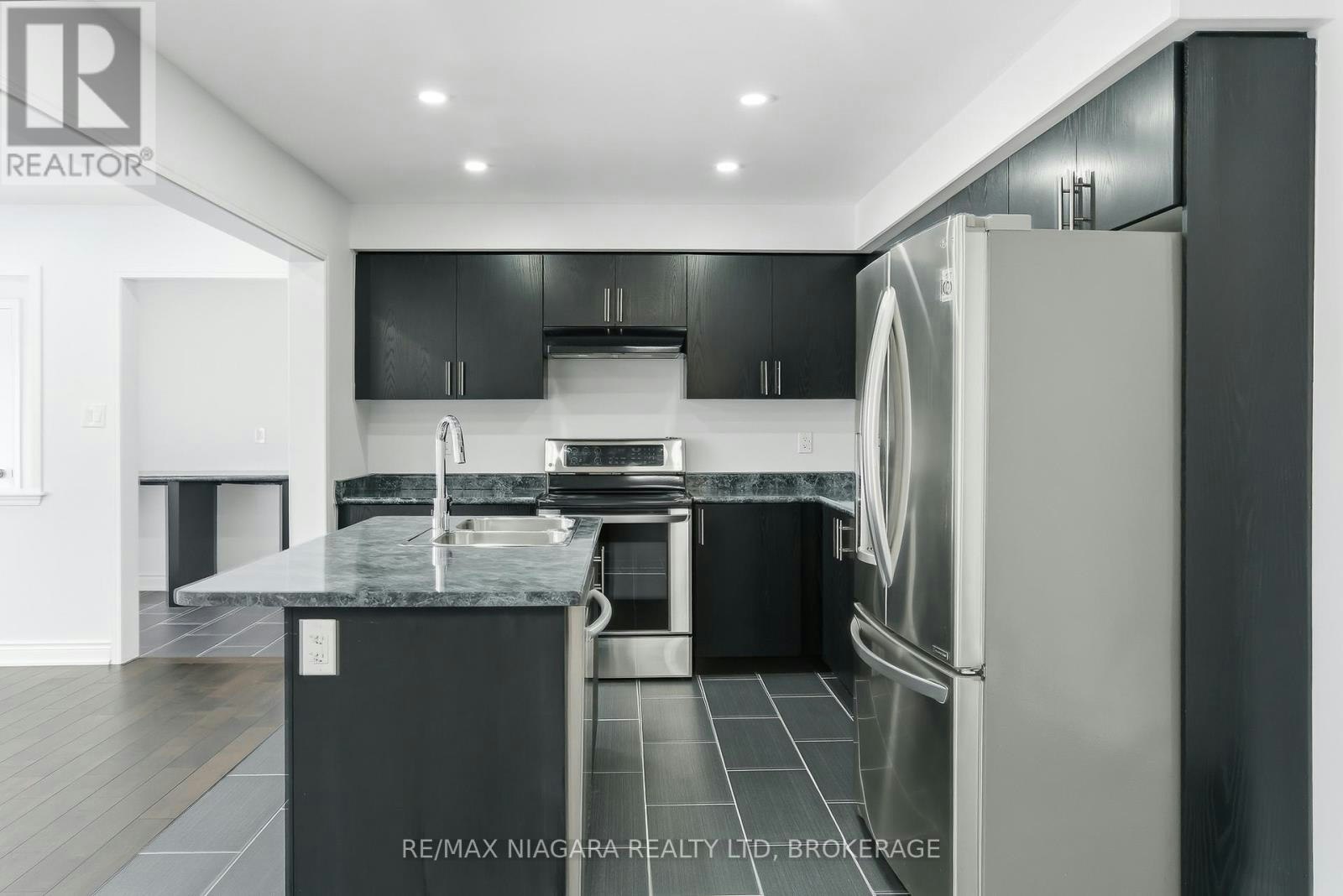 8139 Buckeye Crescent, Niagara Falls, ON, L2H 2Y6 - 8