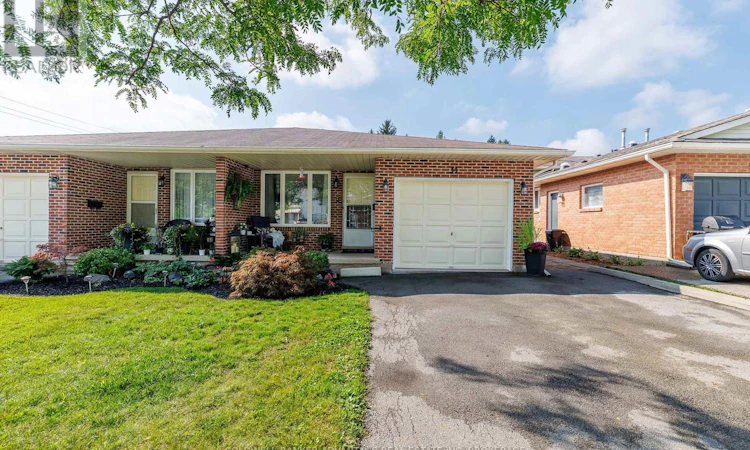 11 Woodland Drive