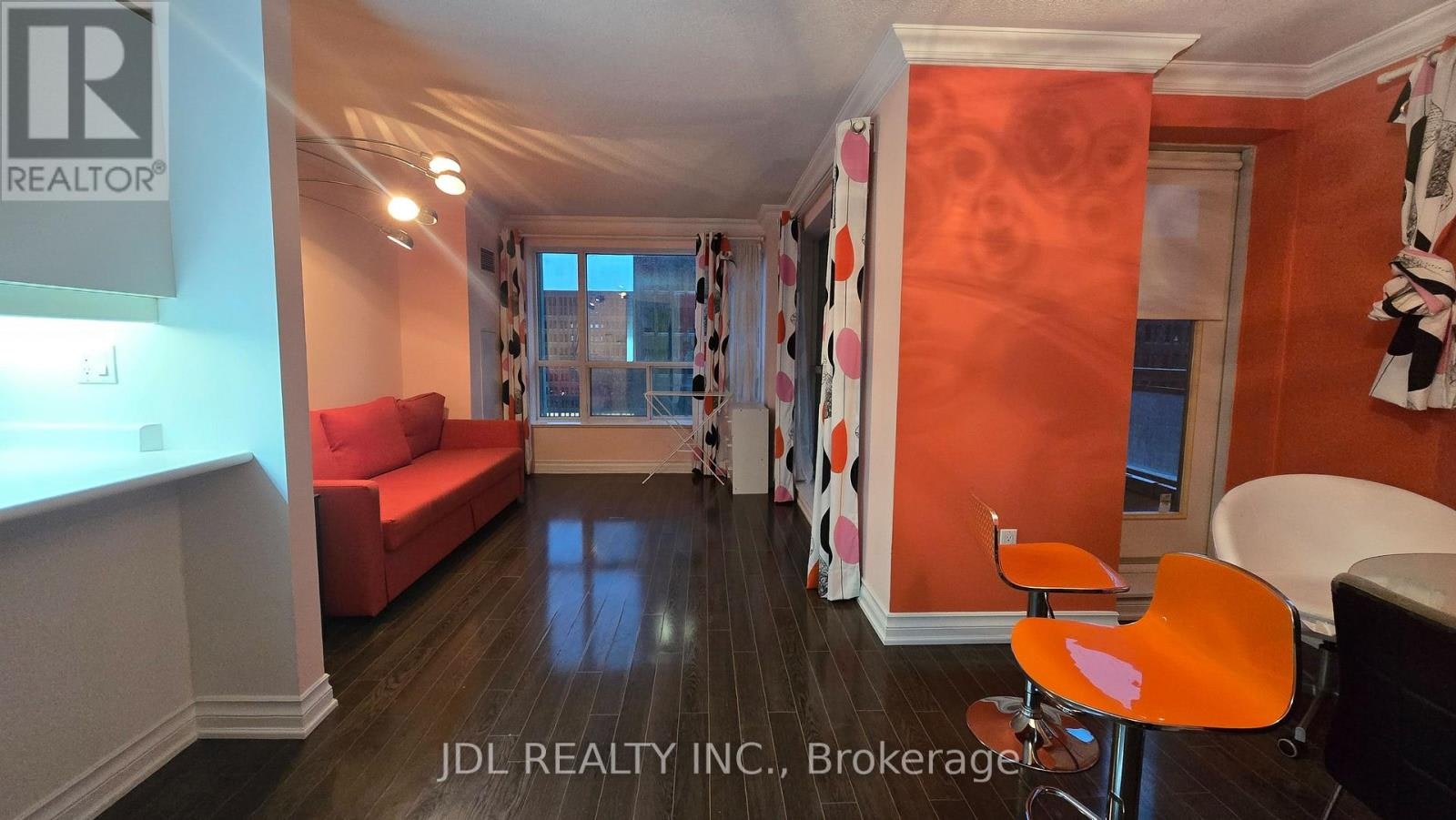1206-889 Bay Street, Toronto, ON, M5S 3K5 - 3
