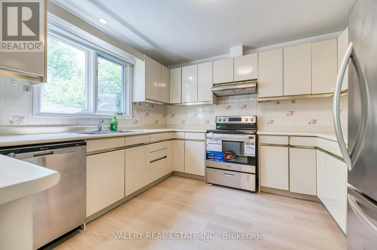 163 Holmes Avenue, Toronto, ON, M2N 4M7 - 14