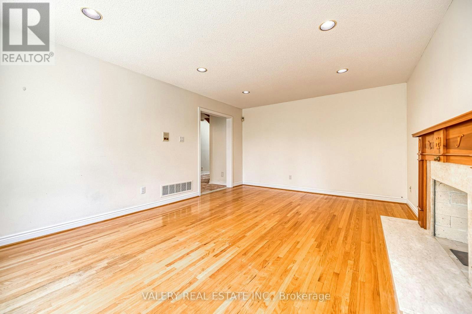 163 Holmes Avenue, Toronto, ON, M2N 4M7 - 10