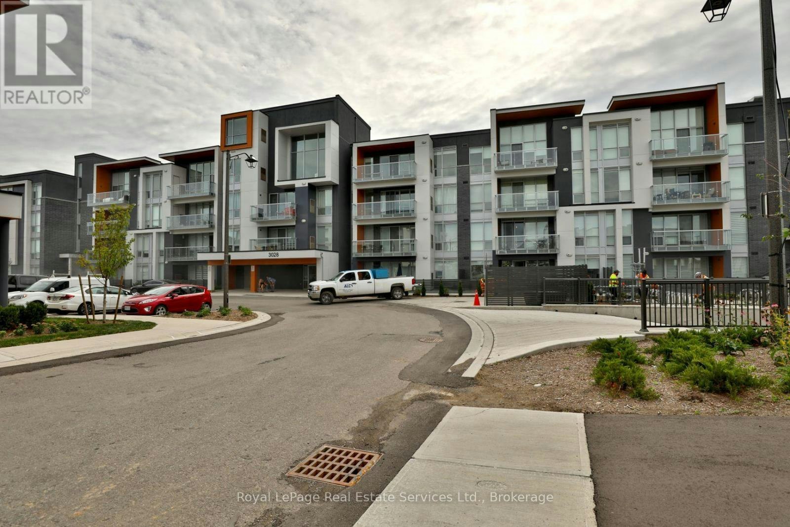 204-3028 Creekshore Common, Oakville, ON, L6M 5K6 - 2