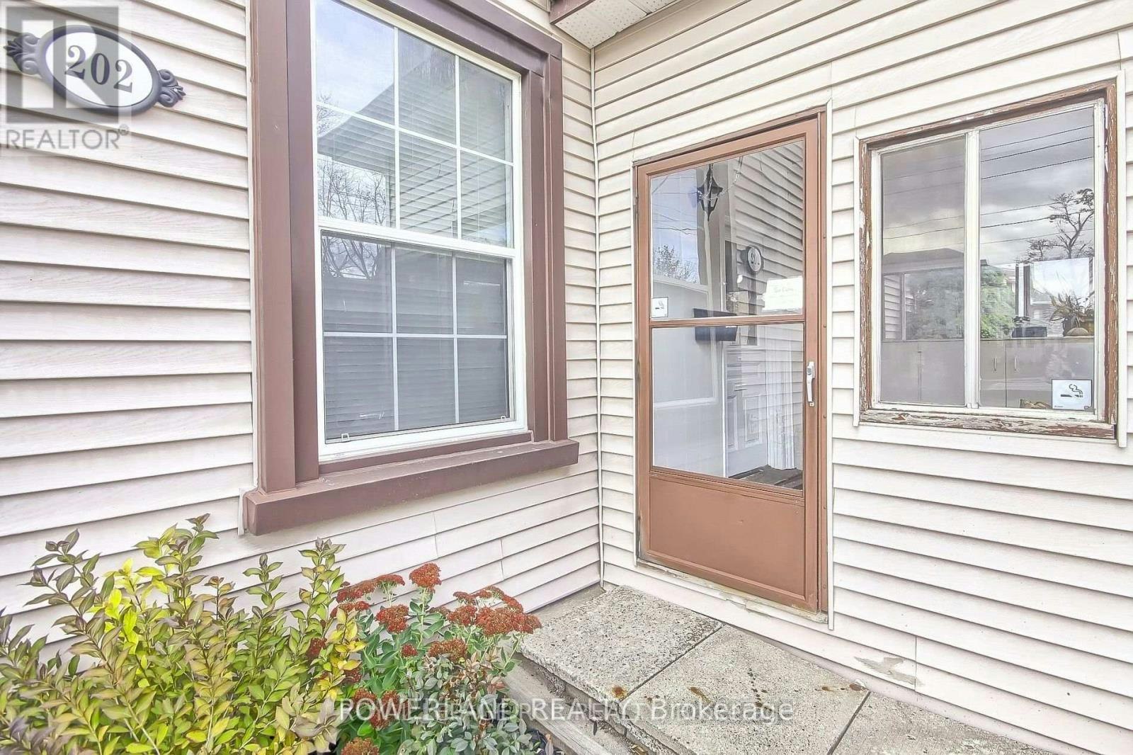 2-202 Prospect Street W, Newmarket, ON, L3Y 3T6 - 4