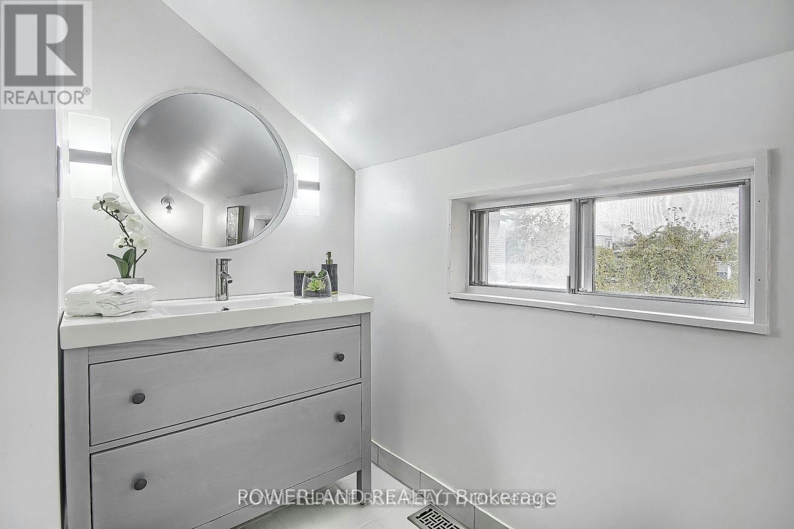 2-202 Prospect Street W, Newmarket, ON, L3Y 3T6 - 24
